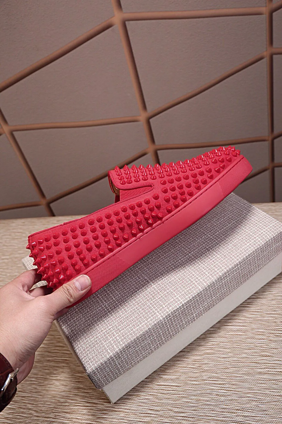 Ex-factory price 440. christian louboutin (CL red sole shoes) counter nail series, casual sneakers for couples 📢 📢 📢 Exclusive hot style release 🎈🎈💪 Movable latex feet 👻 Finished large sole car line [satisfied] 😝Female 35-40# Male 38#-46, global supply😝 [Top version]: original imported cowhide frosted upper, top original leather lining, original molded TPU outsole, original 1:1 detail processing, original shoe last, large quantity available from stock,